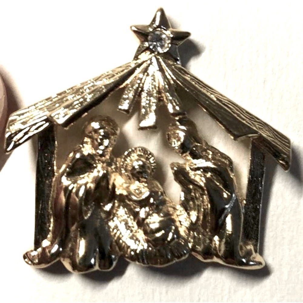 Vintage Nativity Scene Christmas Gold Tone Lapel Pin Vest Collectible